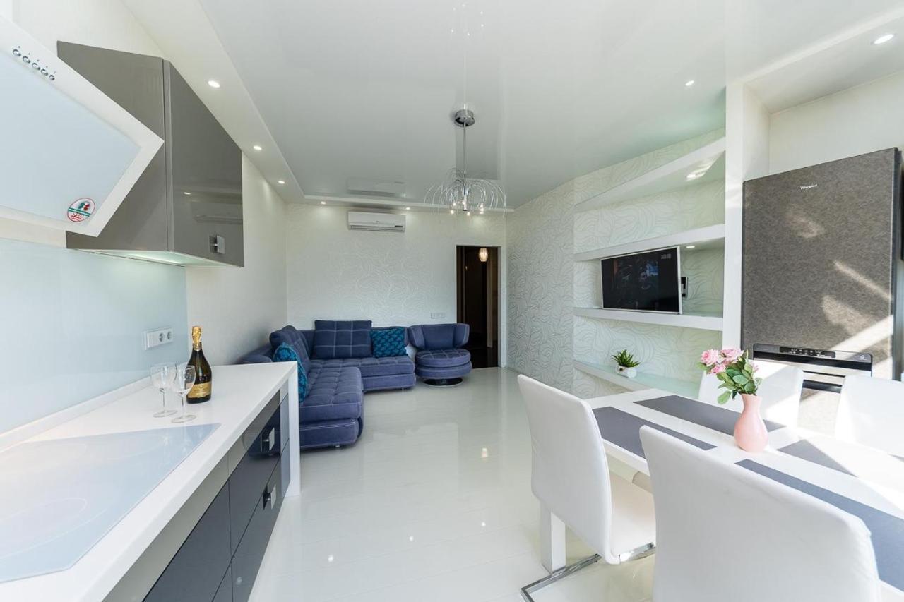 Fashionable Panoramic Apartments Dnieper. Obolon Kyiv Exterior photo